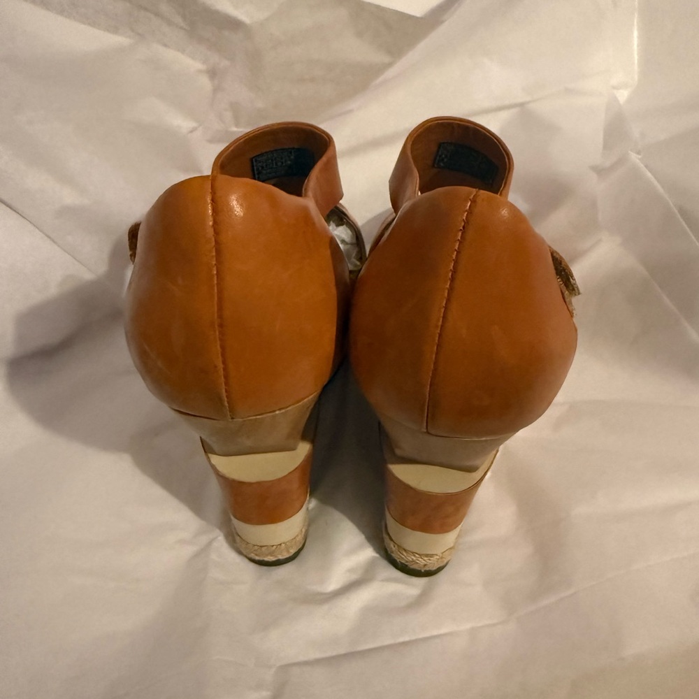 Tsubo Women's Tan Wedge Sandals - Picture 4 of 5